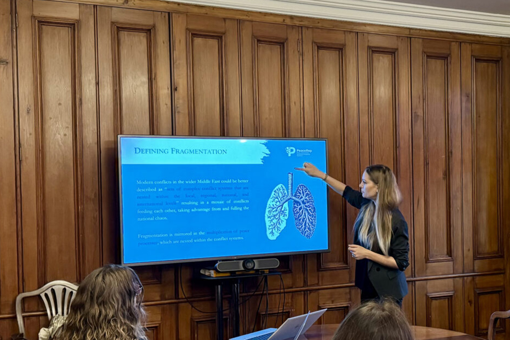 Juline Beaujouan presents findings on fragmentation